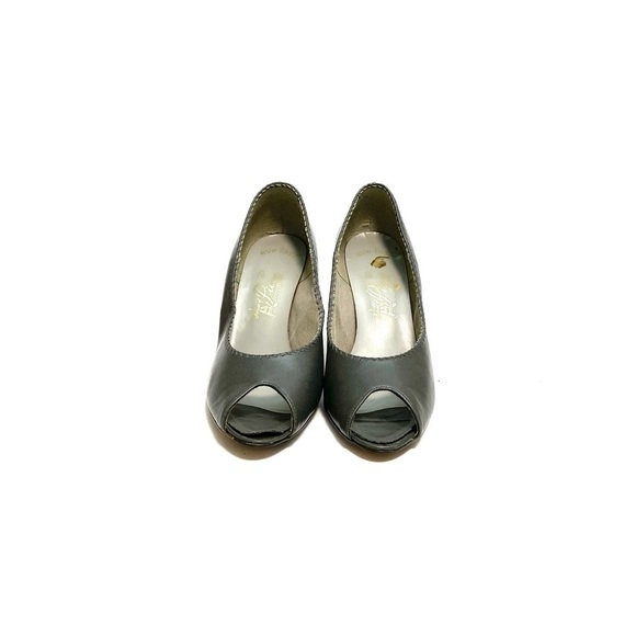 Vintage 1960s gray leather peep toe pumps - Picture 2 of 8